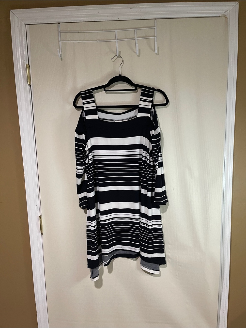 NWOT Chico’s Cold-Shoulder Striped Knit Dress in Black and White Size 1/ Medium